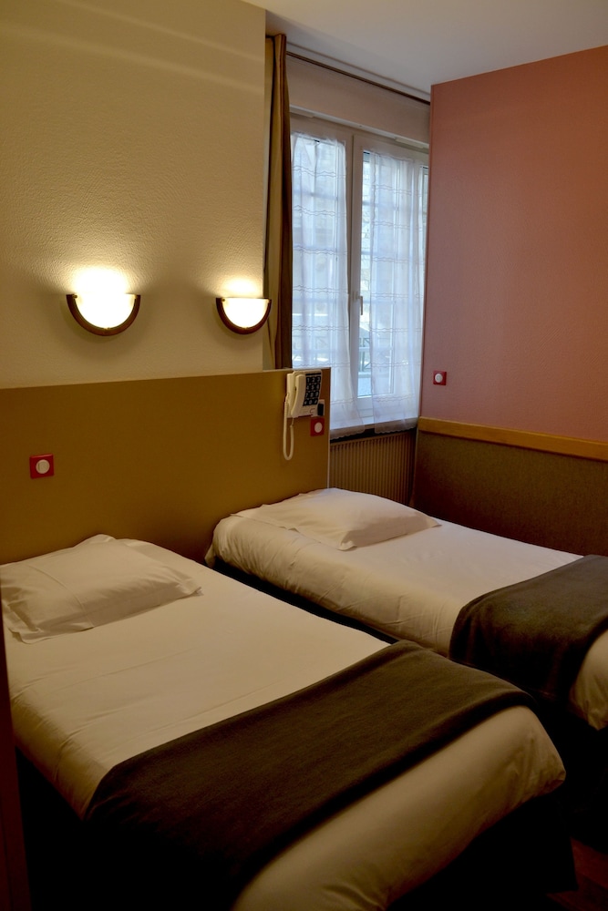 Standard Twin Room - Photo 2