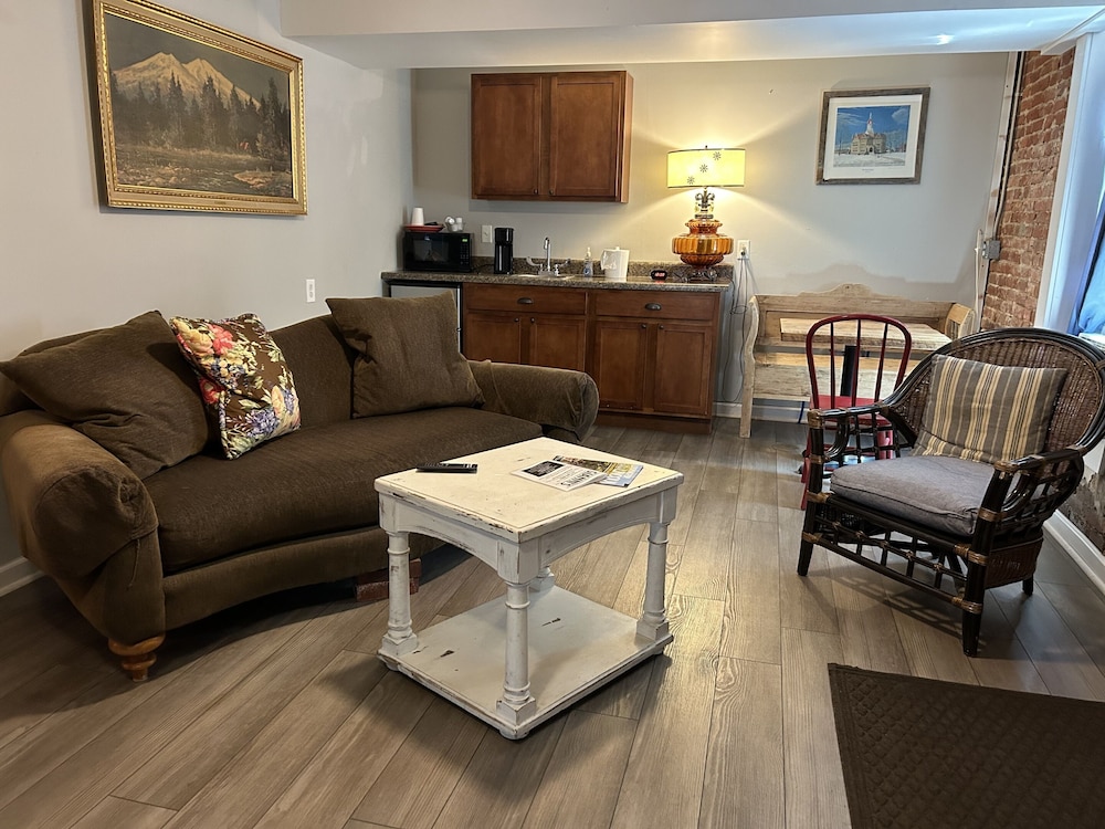 Double Room, Accessible, Ensuite (2 Twin Beds- Guest Room) photo 1