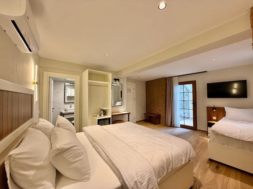 Triple Room, Balcony, Garden View