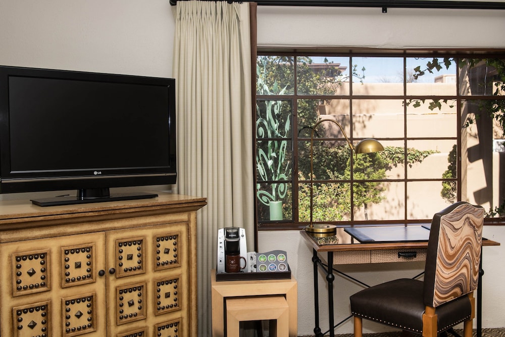 Room, 1 King Bed (Fireplace) - Photo 2