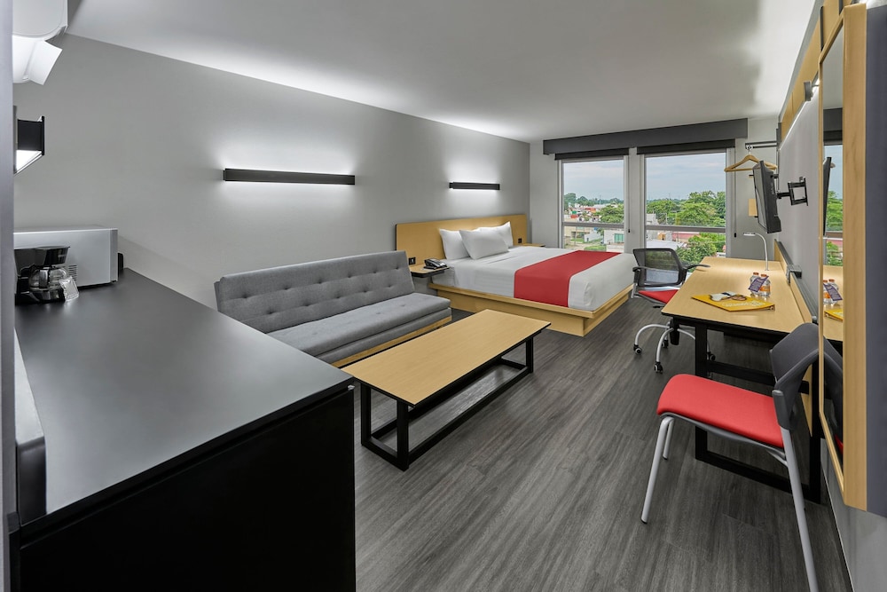 Superior Room, 1 King Bed with Sofa bed - Photo 1