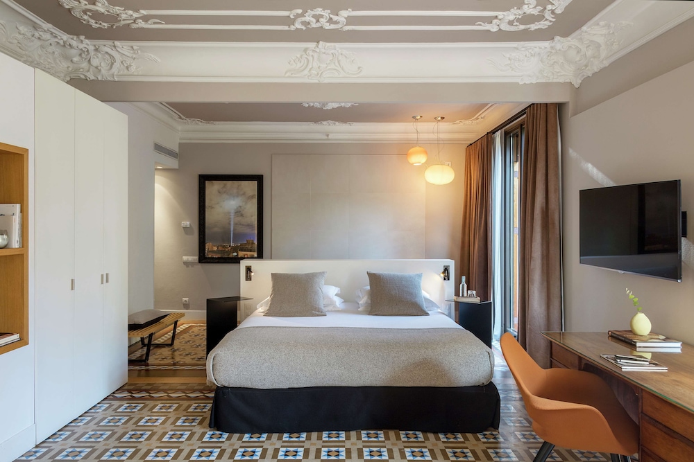 Suite (Dream/Modernist Suite)