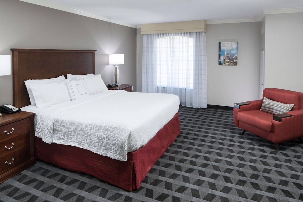 Suite, 1 King Bed - Photo 2