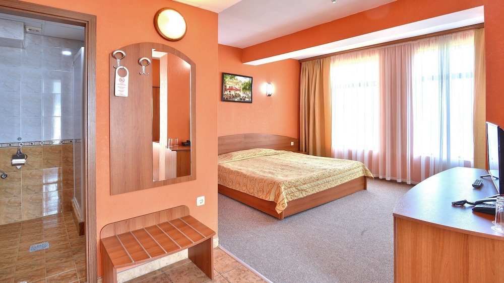 Suite (Healing Hot Mineral Pools - Free Use) photo 1