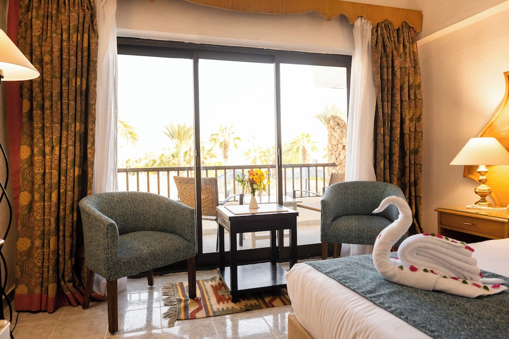 Standard Double Room, 2 Twin Beds, Pool View photo 2