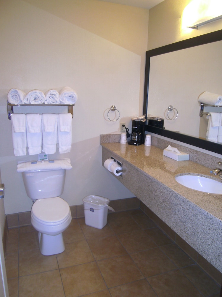 Standard Room, 2 Double Beds, Non Smoking - Photo 2