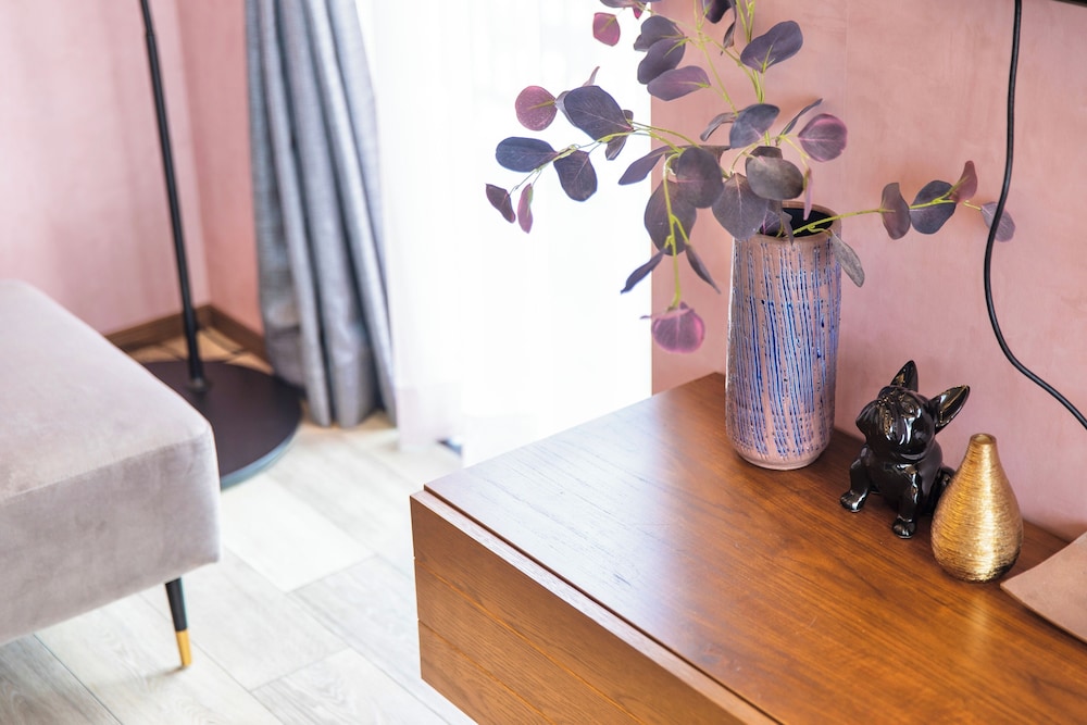 601 SALMON PINK, Non Smoking photo 3