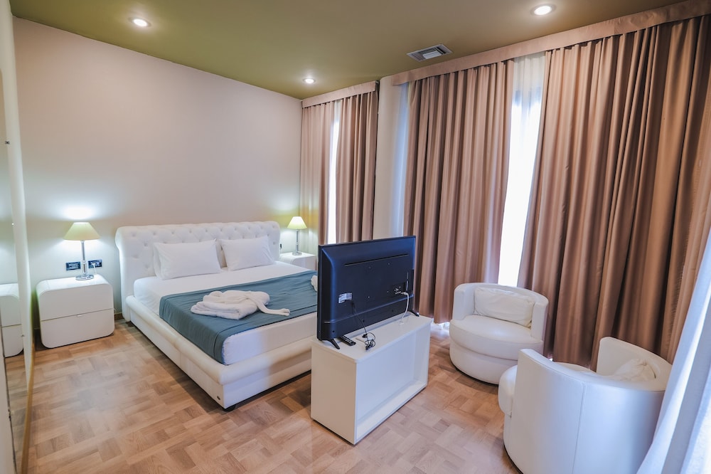 Ministry Suite with Sea View photo 3