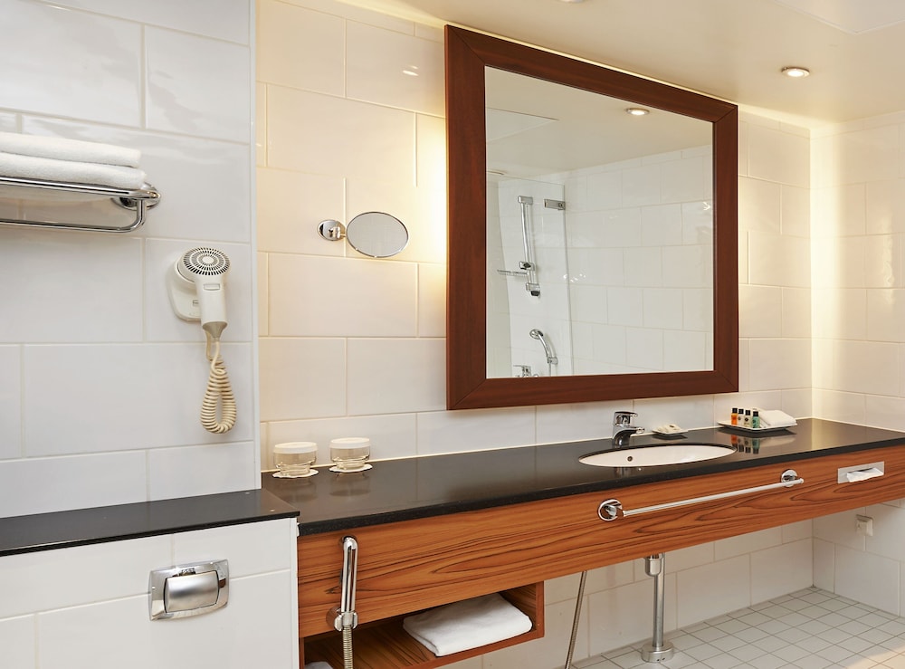 Room, 1 Twin Bed, Club Lounge Access (Club Lounge Access) thumbnail 6