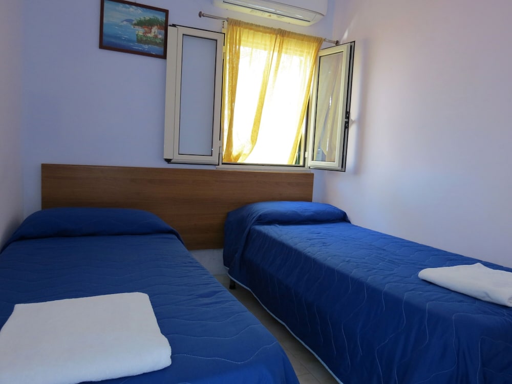 Chalet, Kitchenette, Sea View (For Four) photo 3