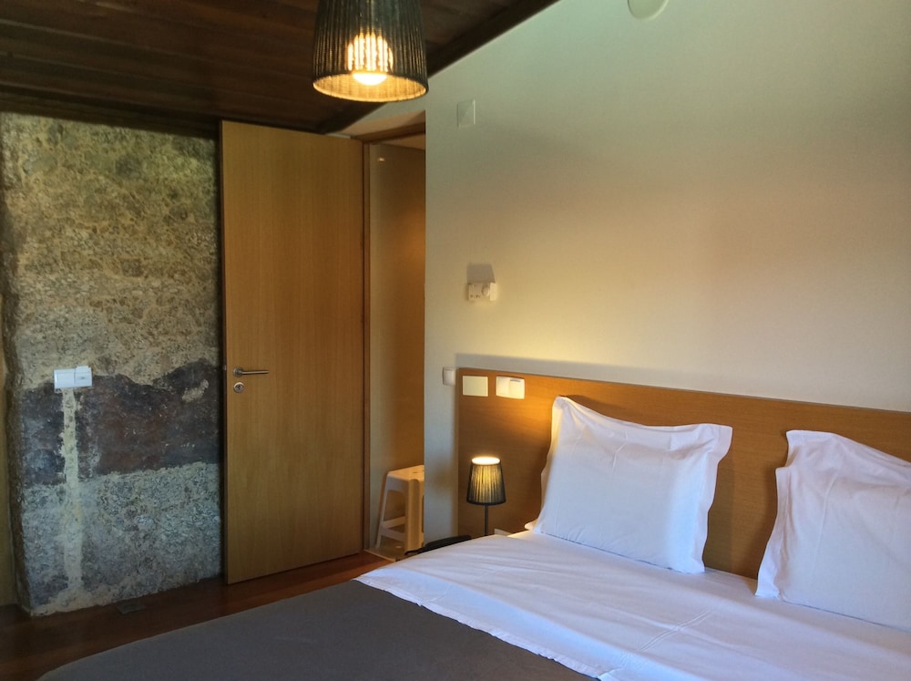 Standard Double Room - Photo 17