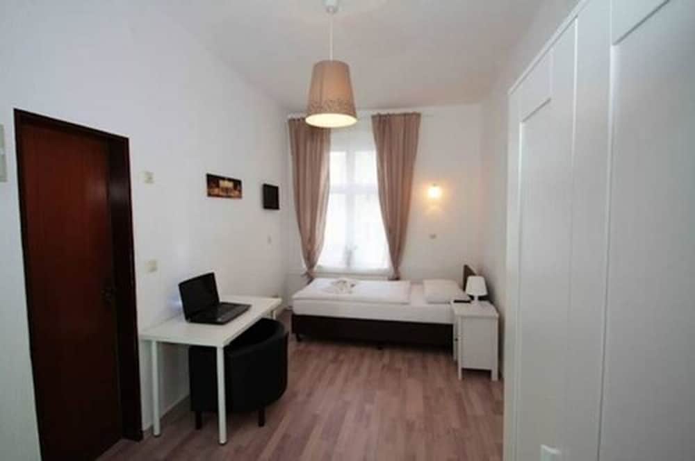 Single Room photo 2