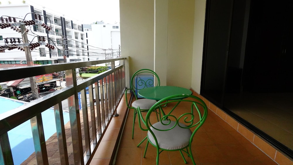 Deluxe Triple room with Balcony - Photo 13
