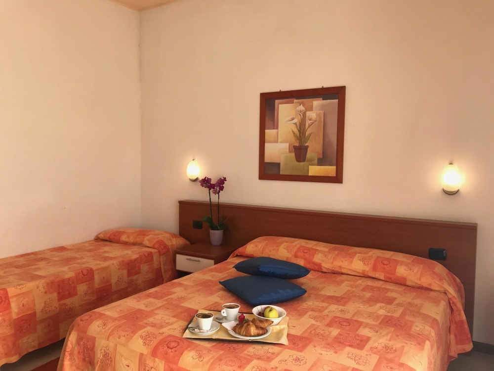 Triple Room, Hill View photo 3