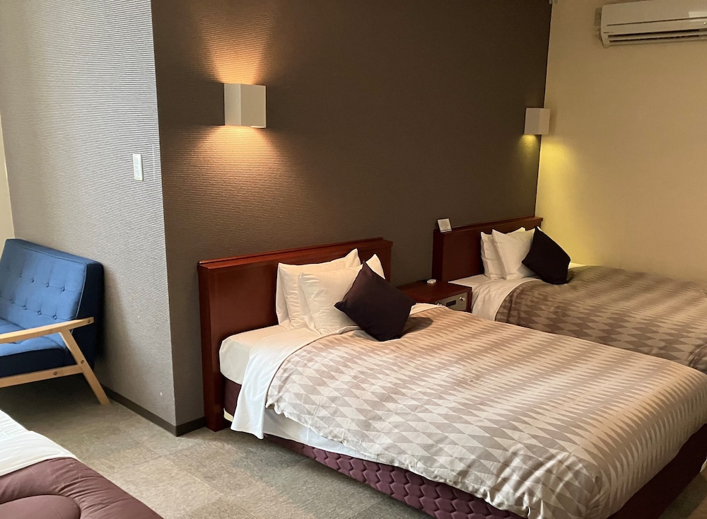 Triple Room, Smoking photo 2