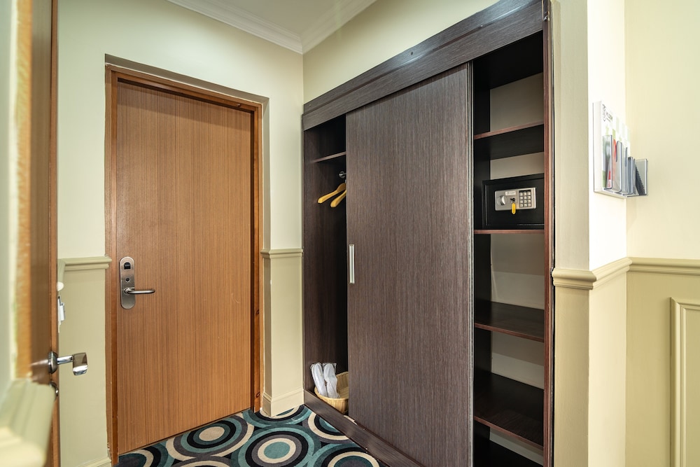 Luxury Suite, 1 Double Bed, Smoking photo 3