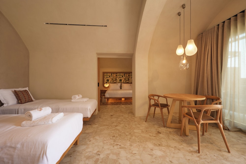 Superior Suite with Plunge Pool - Photo 10