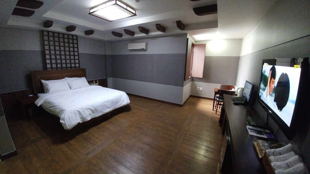 Premier Room, Multiple Beds photo 2