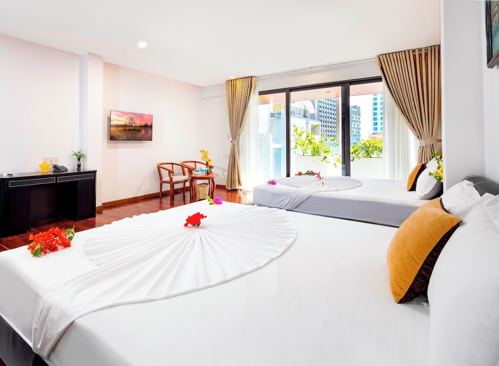 Family Quadruple Room, Balcony, City View - Photo 4