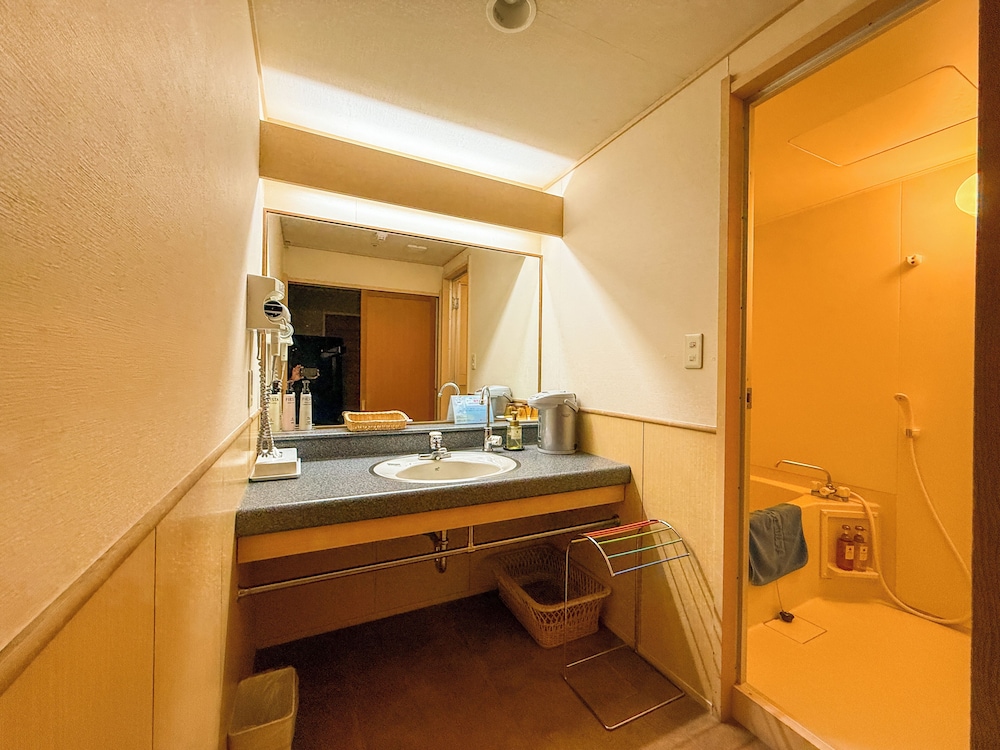 Basic Twin Room, Non Smoking, Ocean View photo 3