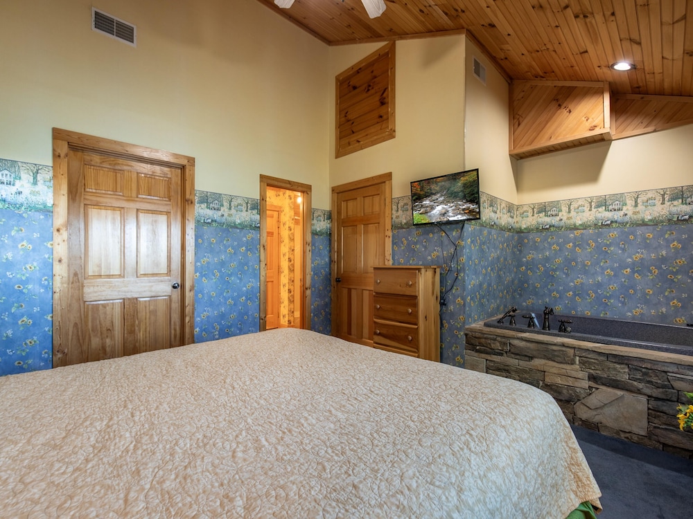 Cabin, Multiple Beds, Patio photo 3