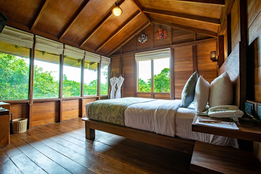 BIRD'S NEST (TREE HOUSE) photo 2