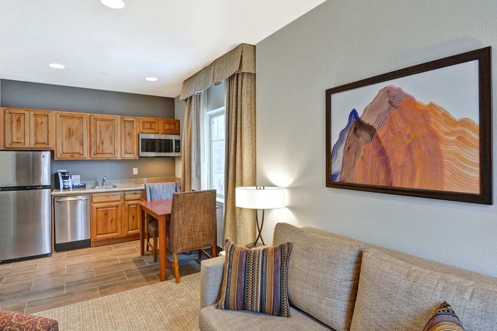 Suite, 1 Bedroom, Fireplace - Photo 3