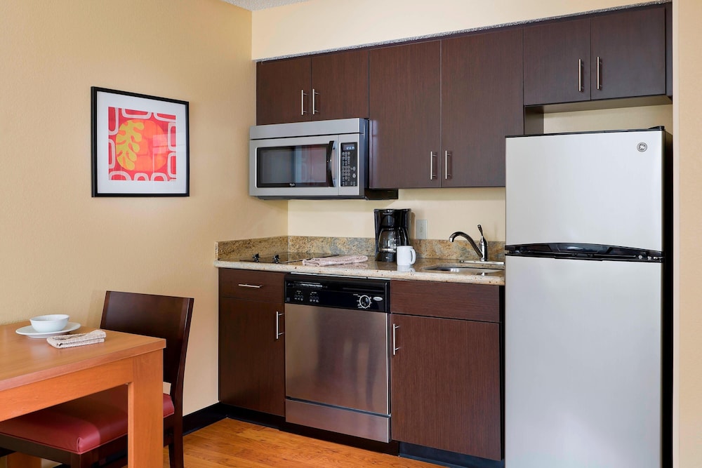 Suite, 1 Bedroom - Photo 10