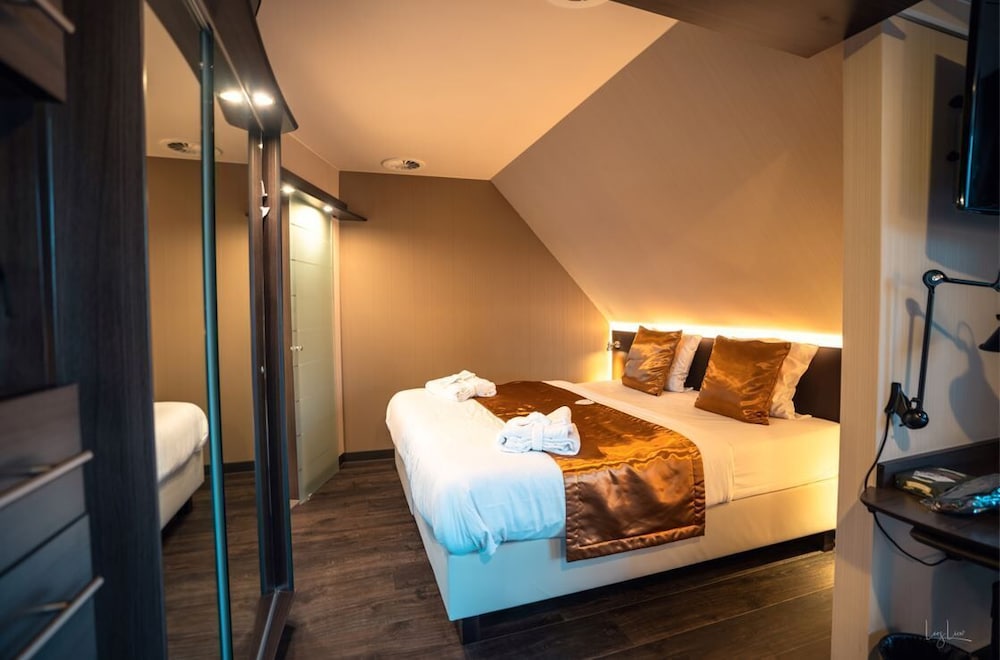 Exceptional Double with Balcony - Photo 1