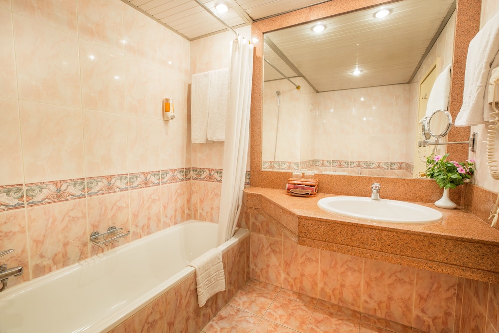Standard Double, Nile view for Egyptians only - Photo 6