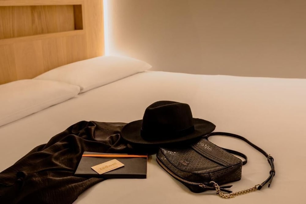 Cocoon 2 photo 3