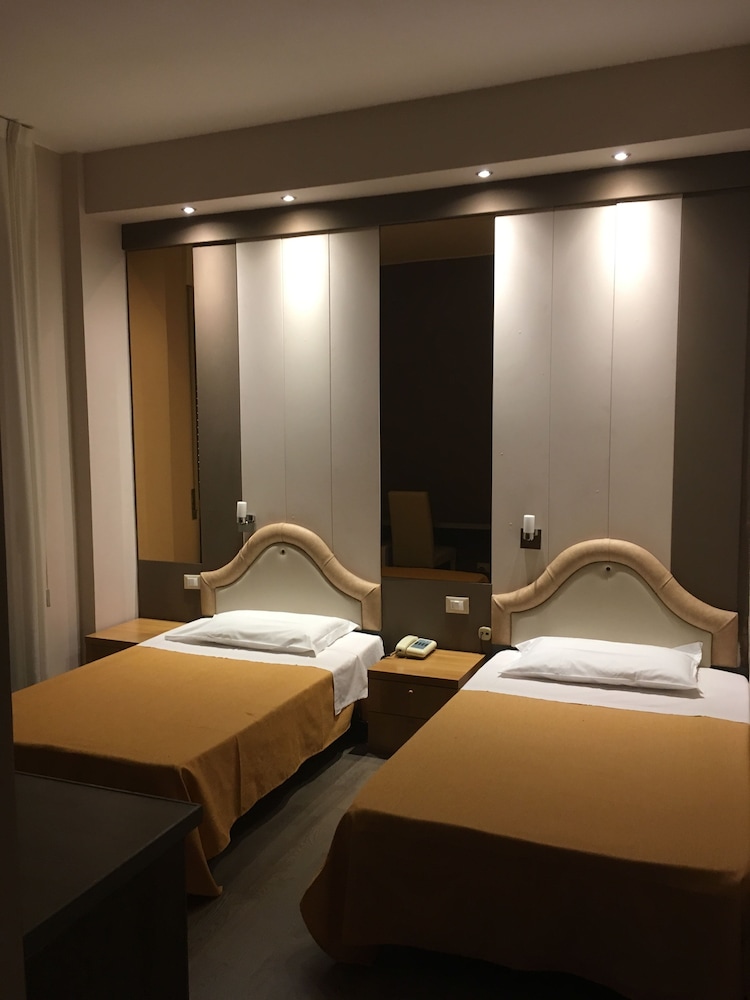 Classic Twin Room - Photo 1