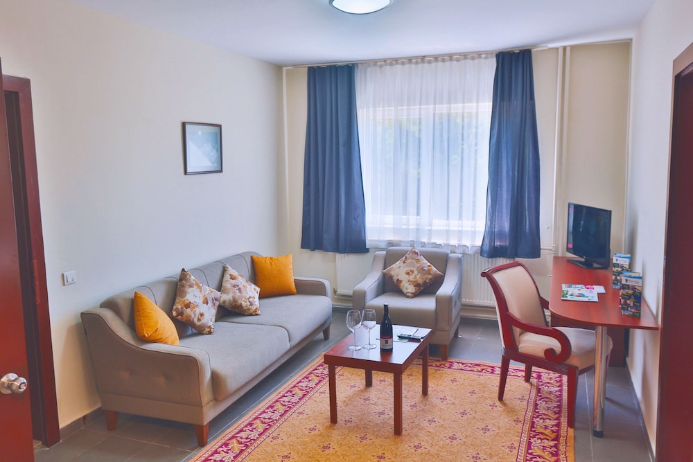 Family Apartment, 2 Twin Beds photo 2