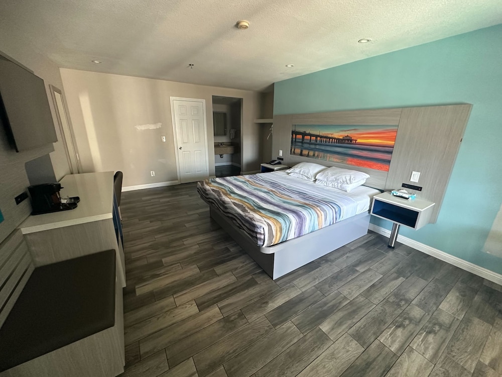 Standard Room, 1 King Bed