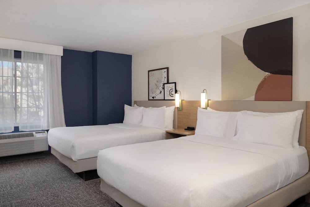 Room, 2 Queen Beds photo 1