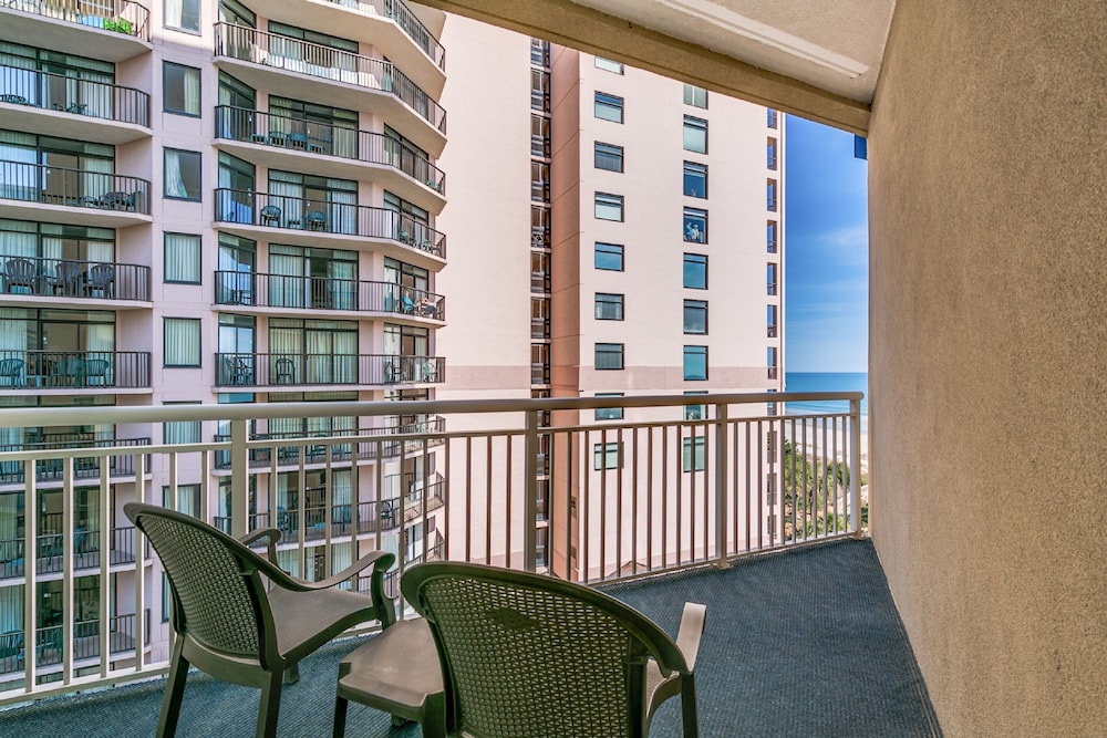Suite, 2 Queen Beds, Oceanfront (Angle) - Photo 11