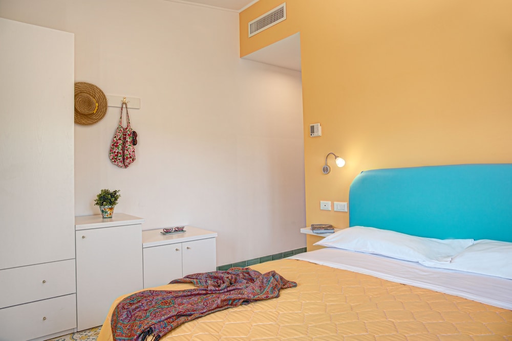 Comfort Room, 1 Bedroom, Non Smoking photo 3