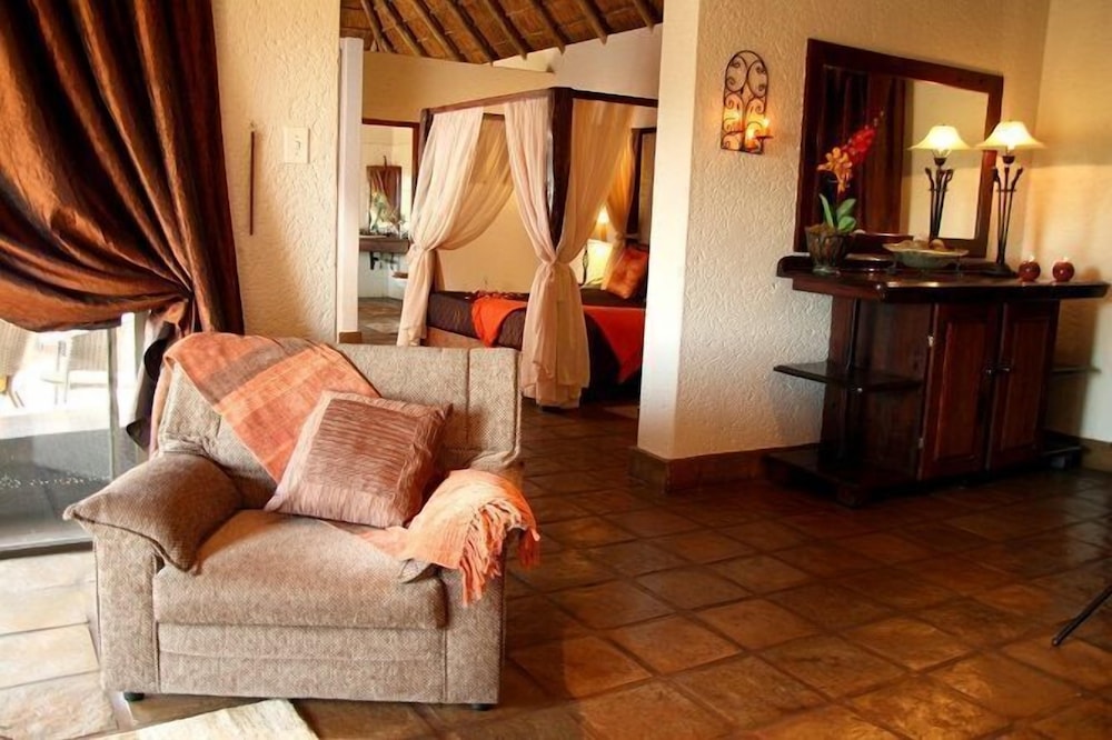 Superior Suite, 1 Queen Bed, Garden View photo 1