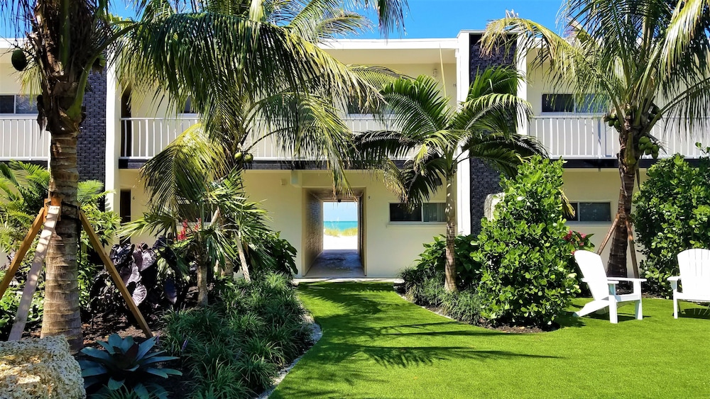 Beachfront 1 Bedroom King Suite photo 3