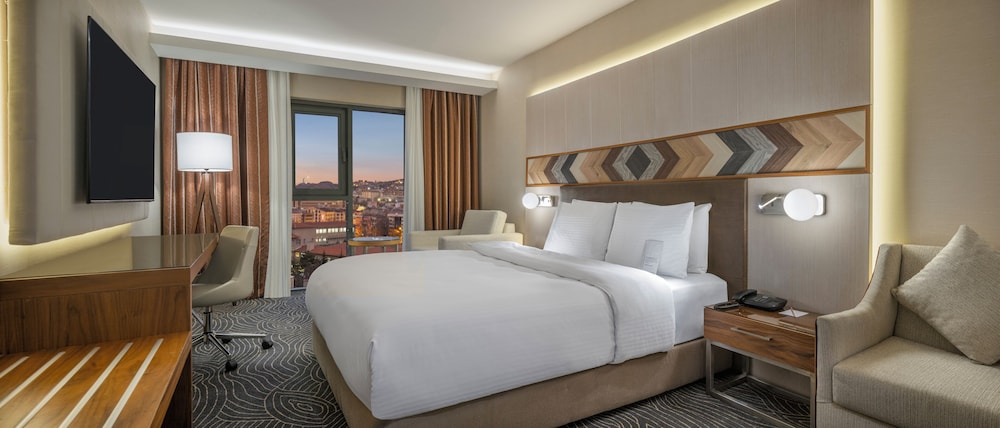 Deluxe Room, 1 Queen Bed with Sofa bed