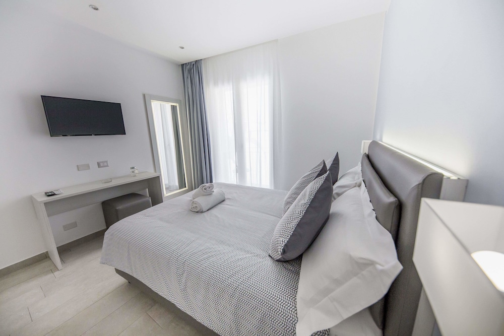 Junior Double Room, 1 Large Twin Bed photo 2