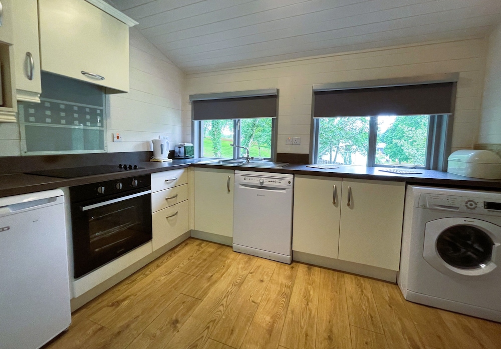 Lake View Chalets Lusty Mor - Sleeps 5 Guests (Self Catering) photo 2