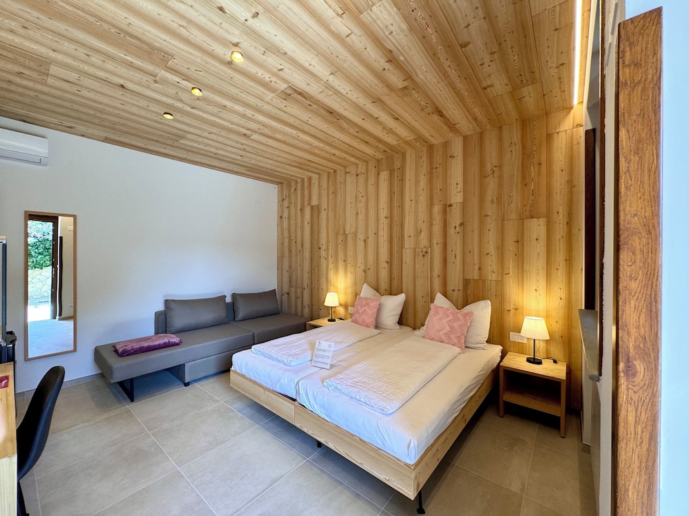 Triple Room, Ensuite photo 2