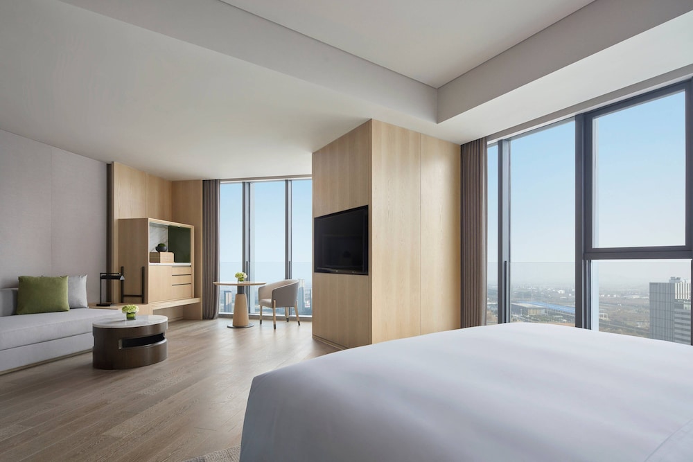 Room, 1 King Bed, City View (Distinctive King) - Photo 1