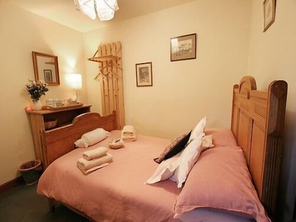 Basic Double Room, Ensuite (Small Double-Room 4) photo 1