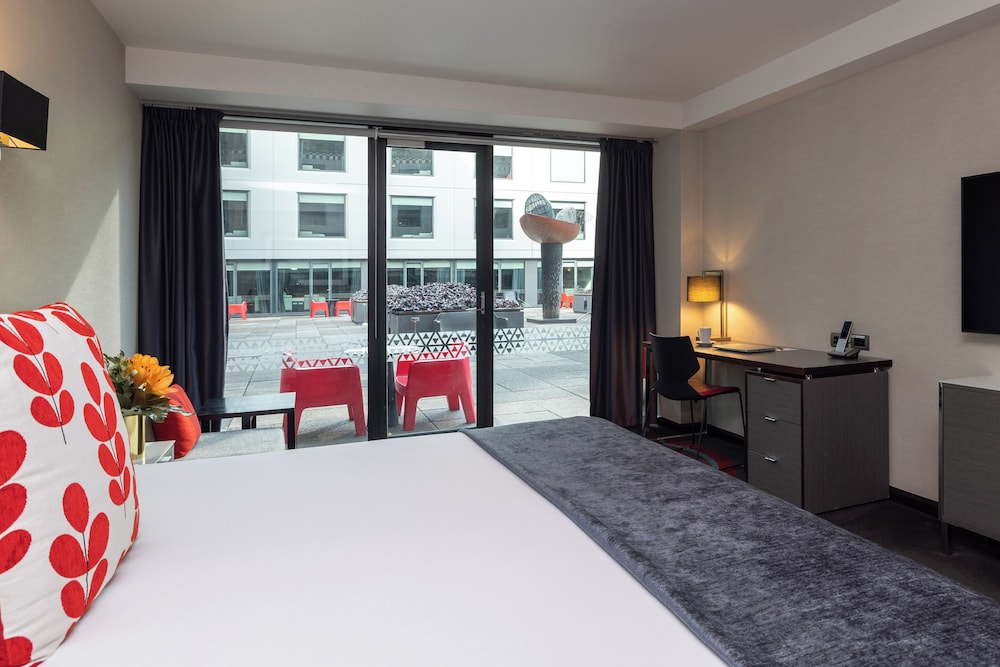 Premium Room, 1 King Bed, Courtyard View - Photo 1