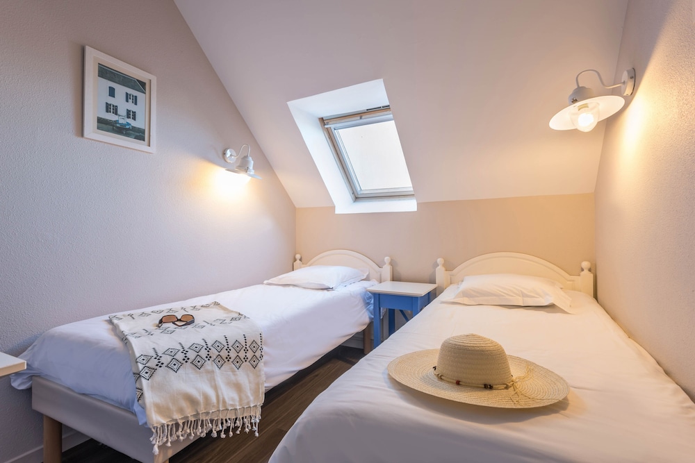 Apartment 8 people - 2 bedrooms + 1 sleeping alcove - Terrace or balcony - Sea view Renovated photo 3