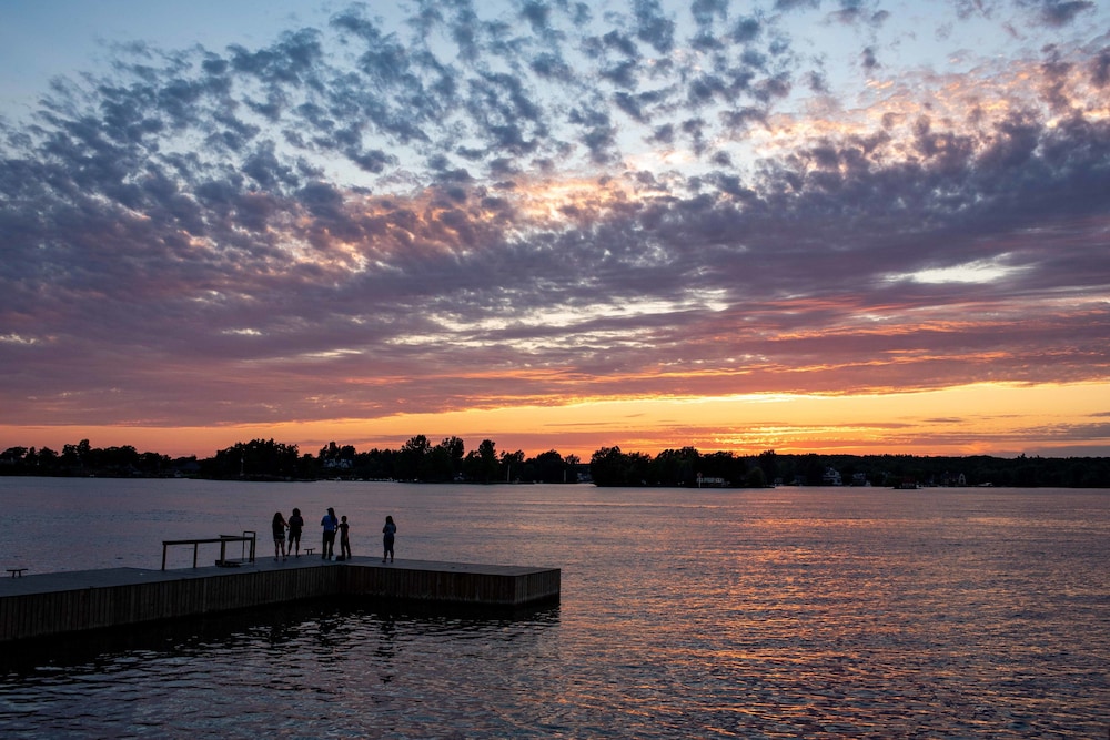 Two Queen Riverview in Sunset Harbor photo 2