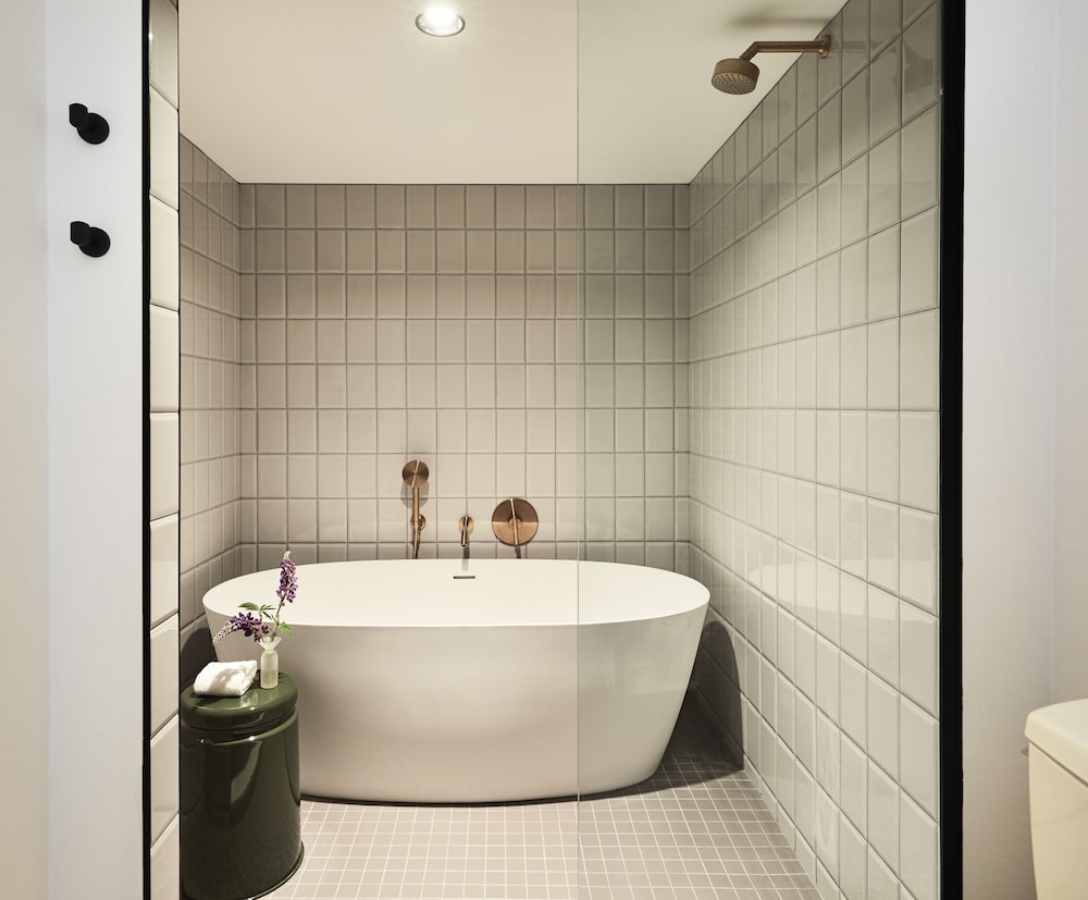 Suite, 1 Bedroom (High Floor) thumbnail 6