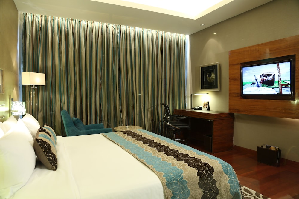 Luxury Room King Bed with Bath Tub
